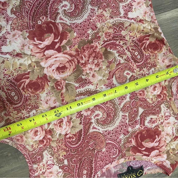 XOXO Paisley Pink Short Sleeve Top - Picture 5 of 6